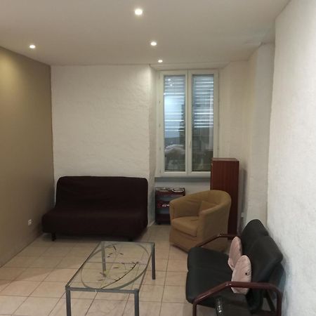 Appartement Village Medieval Saint-Germain-Laval  Eksteriør billede