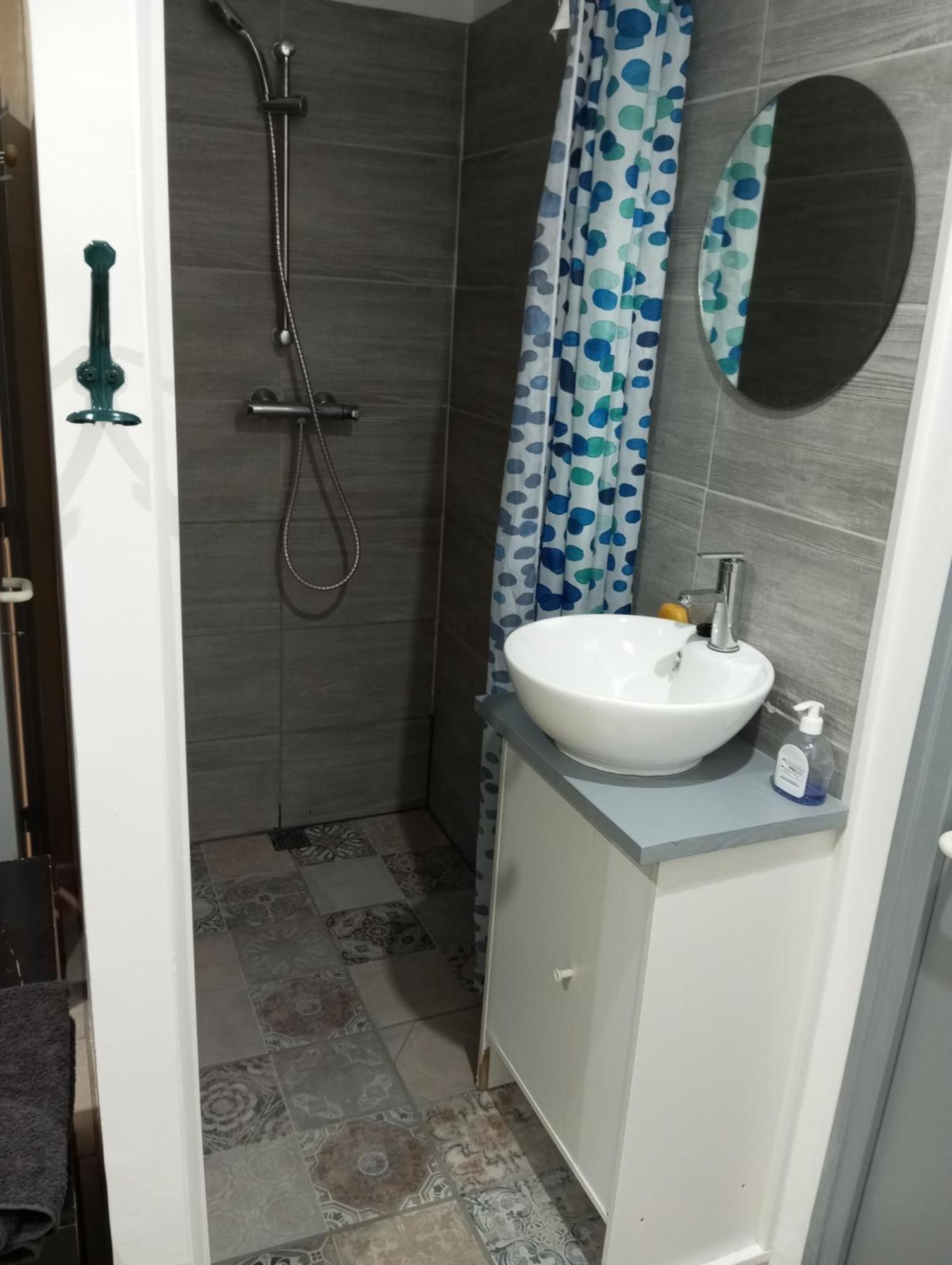 Appartement Village Medieval Saint-Germain-Laval  Eksteriør billede